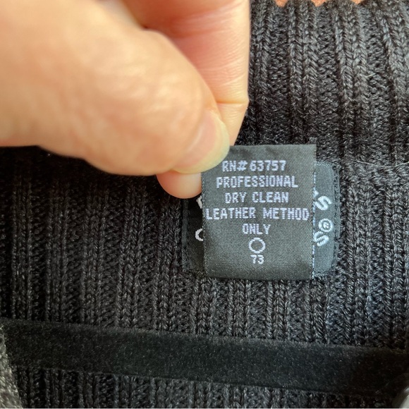 Black suede and knit floral vest. Size Medium - Picture 6 of 8